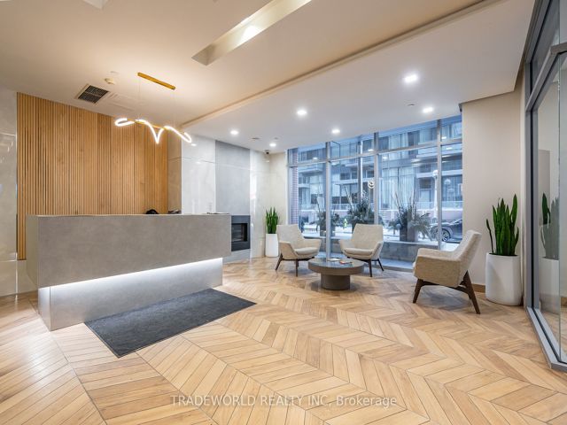 1008 - 15 Bruyeres Mews