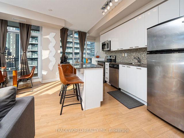 1008 - 15 Bruyeres Mews