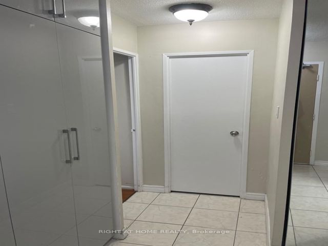 1415 - 260 Seneca Hill Dr