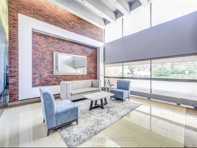 1415 - 260 Seneca Hill Dr