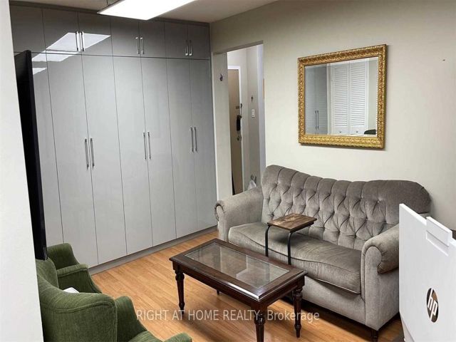 1415 - 260 Seneca Hill Dr