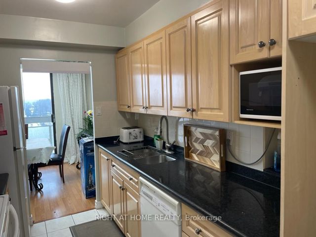 1415 - 260 Seneca Hill Dr