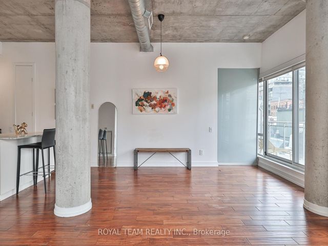 301 - 66 Portland St