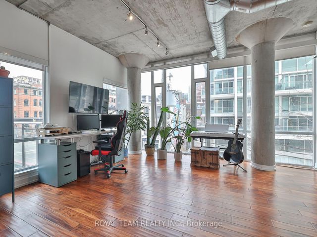 301 - 66 Portland St