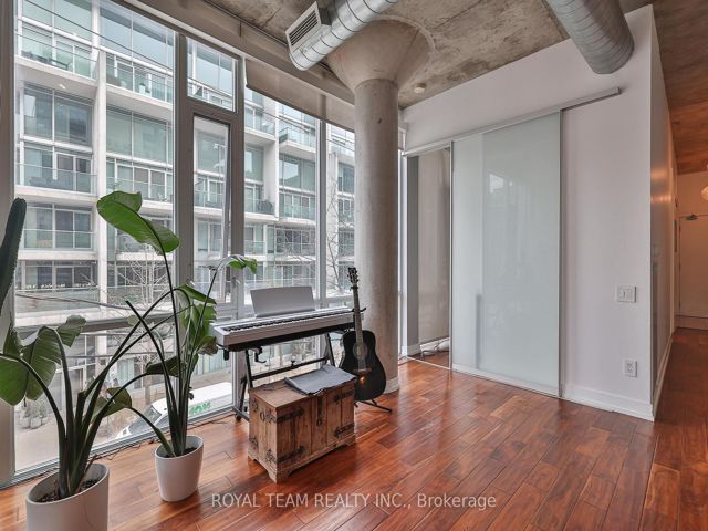 301 - 66 Portland St