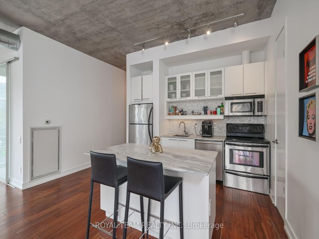 301 - 66 Portland St