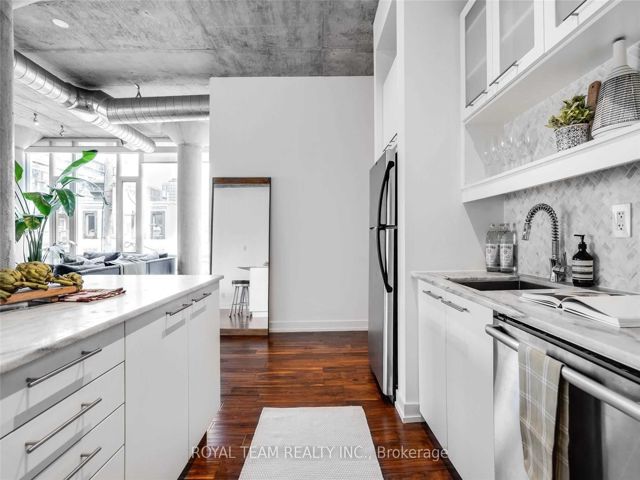 301 - 66 Portland St