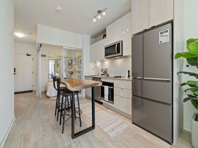 1064 - 135 Lower Sherbourne St
