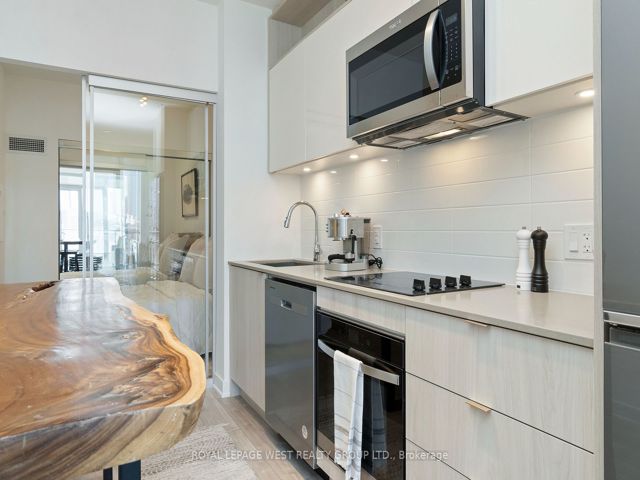 1064 - 135 Lower Sherbourne St