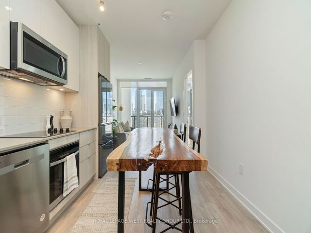 1064 - 135 Lower Sherbourne St