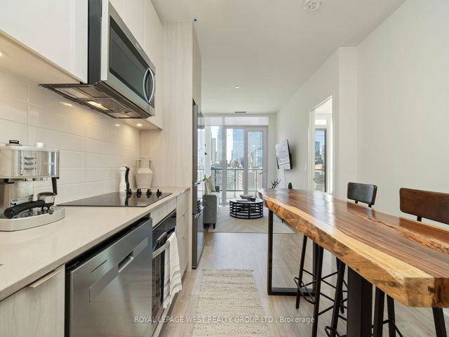 1064 - 135 Lower Sherbourne St