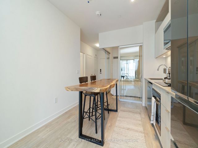 1064 - 135 Lower Sherbourne St
