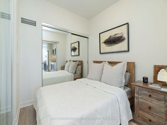 1064 - 135 Lower Sherbourne St