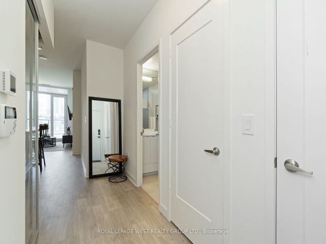 1064 - 135 Lower Sherbourne St