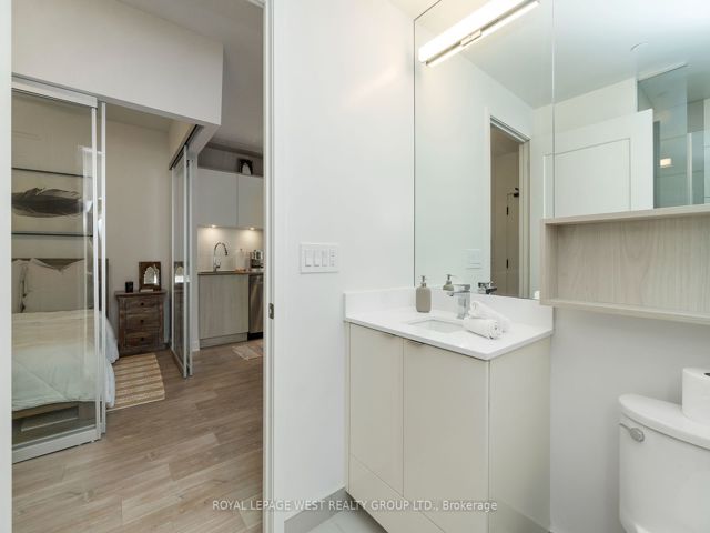 1064 - 135 Lower Sherbourne St