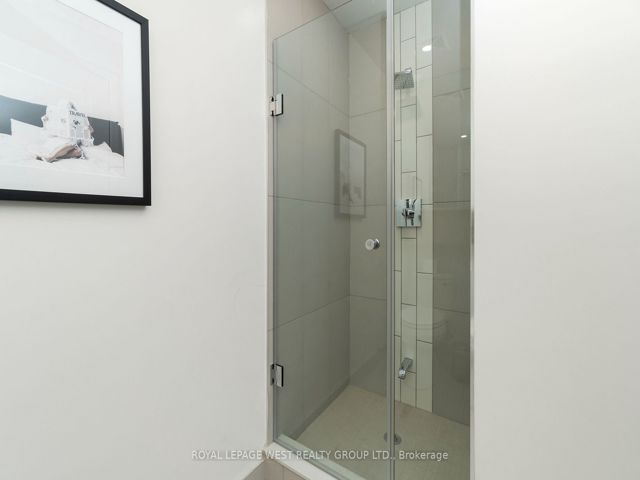 1064 - 135 Lower Sherbourne St