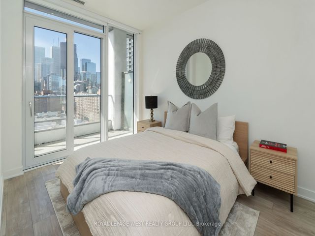 1064 - 135 Lower Sherbourne St