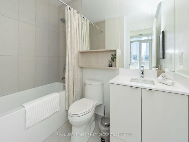 1064 - 135 Lower Sherbourne St