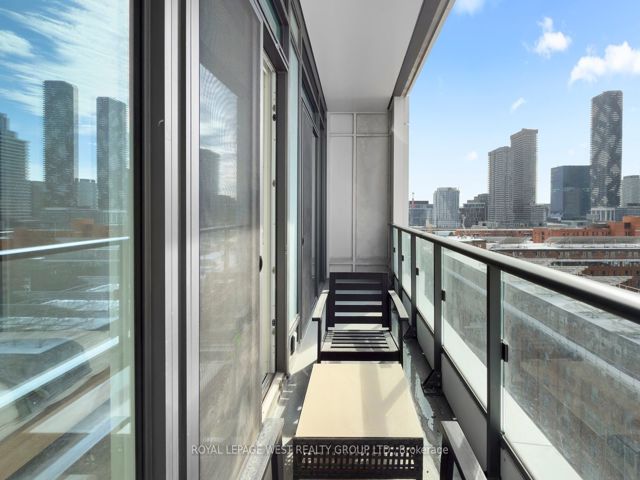 1064 - 135 Lower Sherbourne St