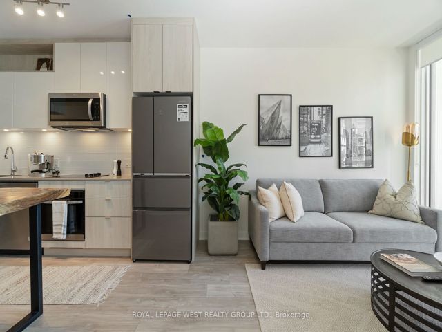 1064 - 135 Lower Sherbourne St