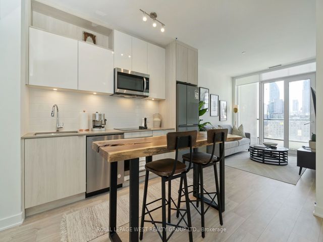 1064 - 135 Lower Sherbourne St