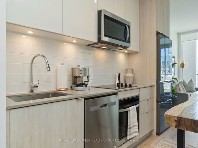1064 - 135 Lower Sherbourne St