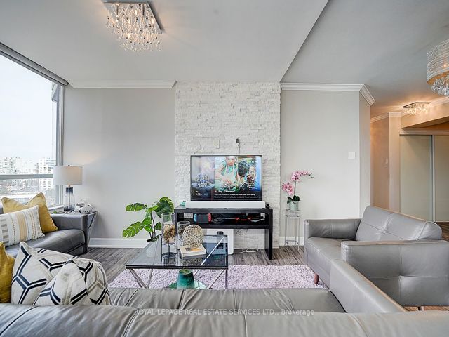 1006 - 1121 Steeles Ave W