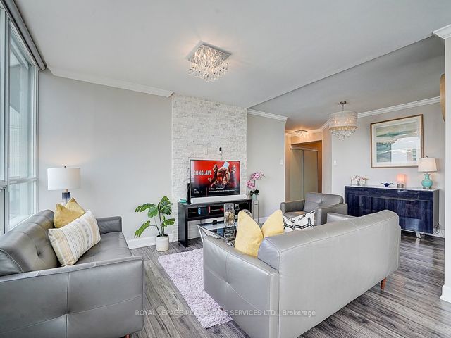 1006 - 1121 Steeles Ave W