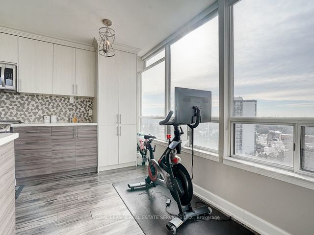 1006 - 1121 Steeles Ave W