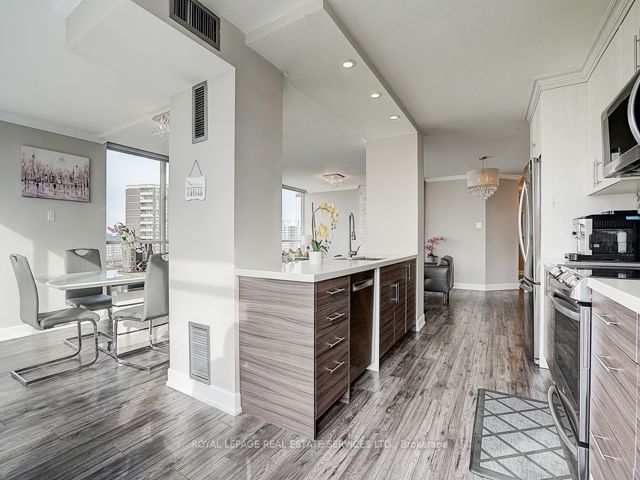 1006 - 1121 Steeles Ave W