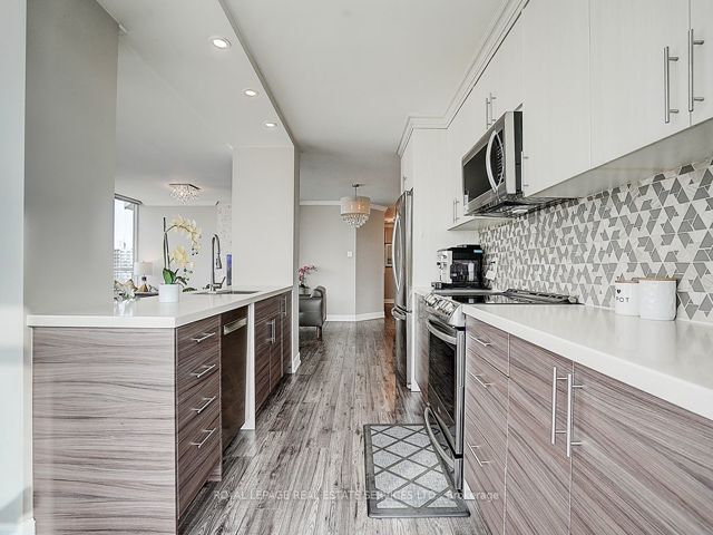 1006 - 1121 Steeles Ave W