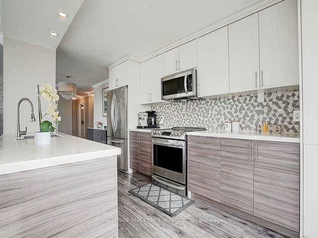1006 - 1121 Steeles Ave W
