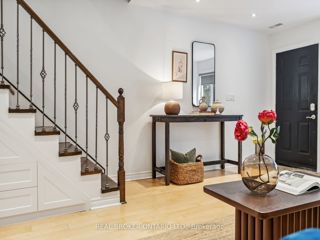36 - 208 Niagara St