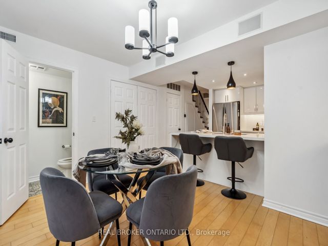 36 - 208 Niagara St
