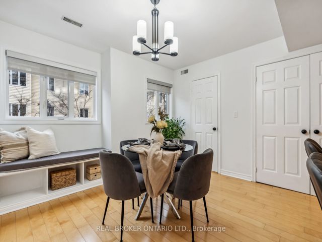 36 - 208 Niagara St