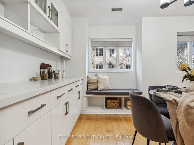 36 - 208 Niagara St