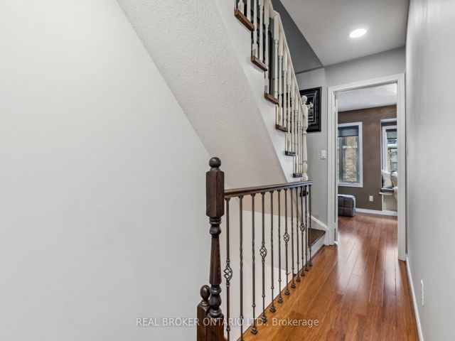 36 - 208 Niagara St