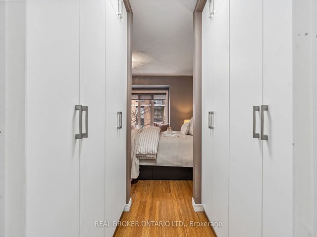 36 - 208 Niagara St
