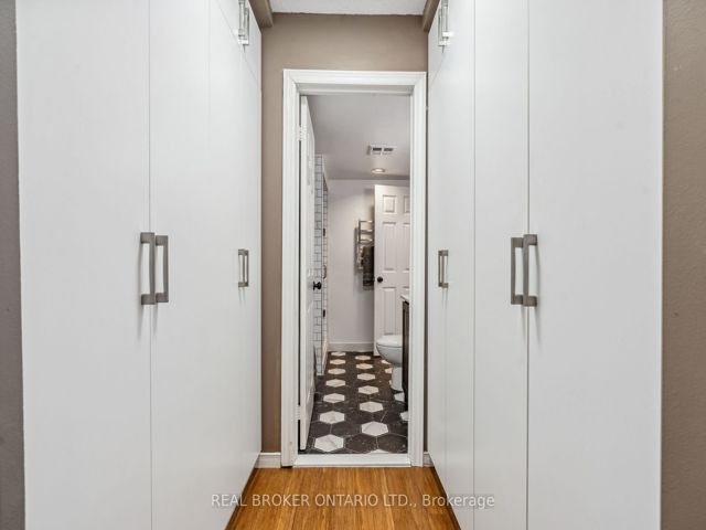 36 - 208 Niagara St