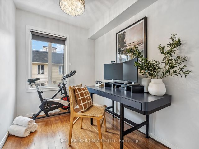 36 - 208 Niagara St