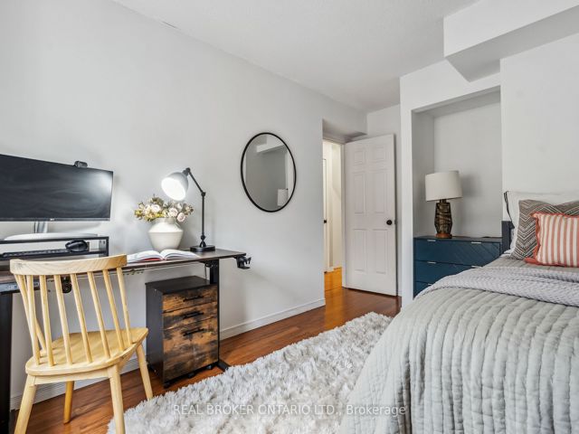 36 - 208 Niagara St