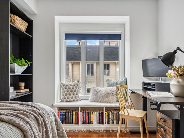 36 - 208 Niagara St