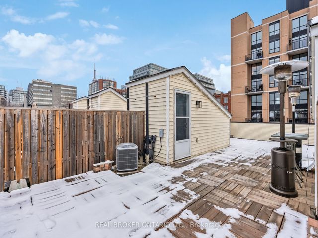 36 - 208 Niagara St