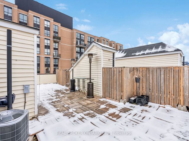 36 - 208 Niagara St