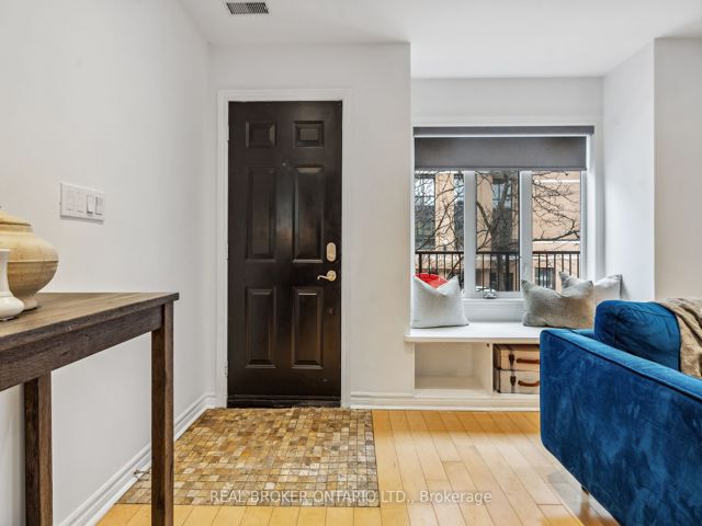 36 - 208 Niagara St
