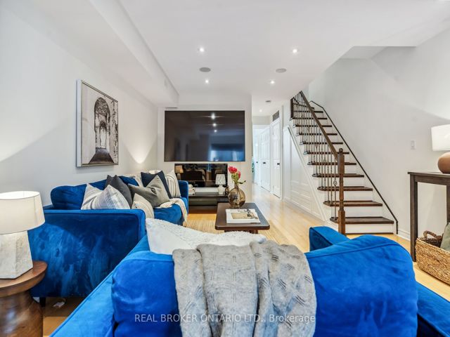 36 - 208 Niagara St