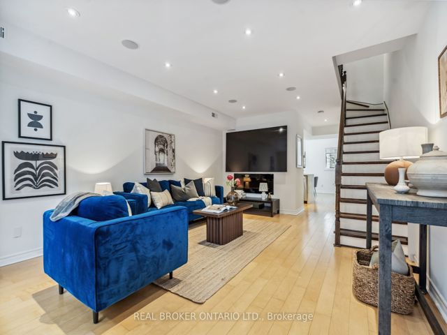 36 - 208 Niagara St