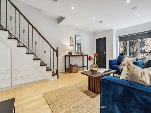 36 - 208 Niagara St