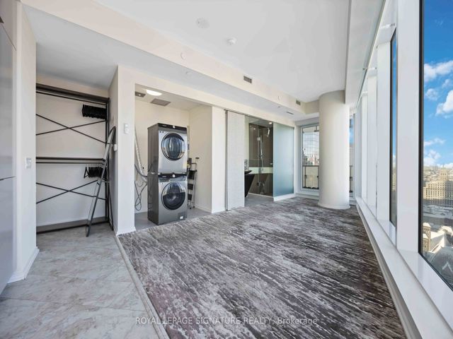 2612 - 197 Yonge St