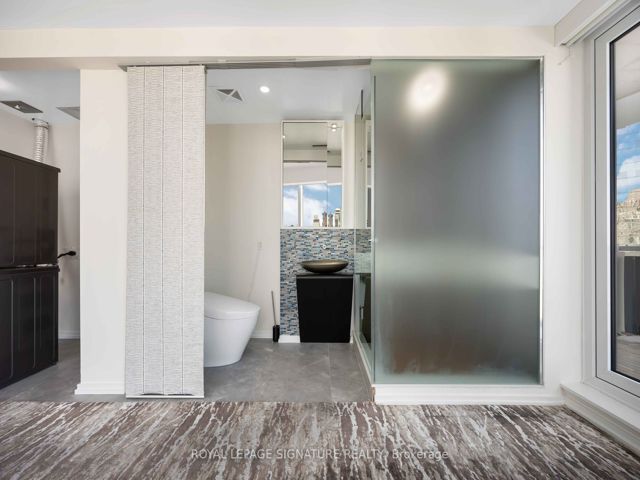 2612 - 197 Yonge St